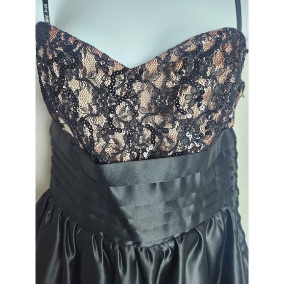 Betsey Johnson Evenings Sequined buble hem cocktail dress sz 6 NYE Holiday Y2K - Picture 3 of 12